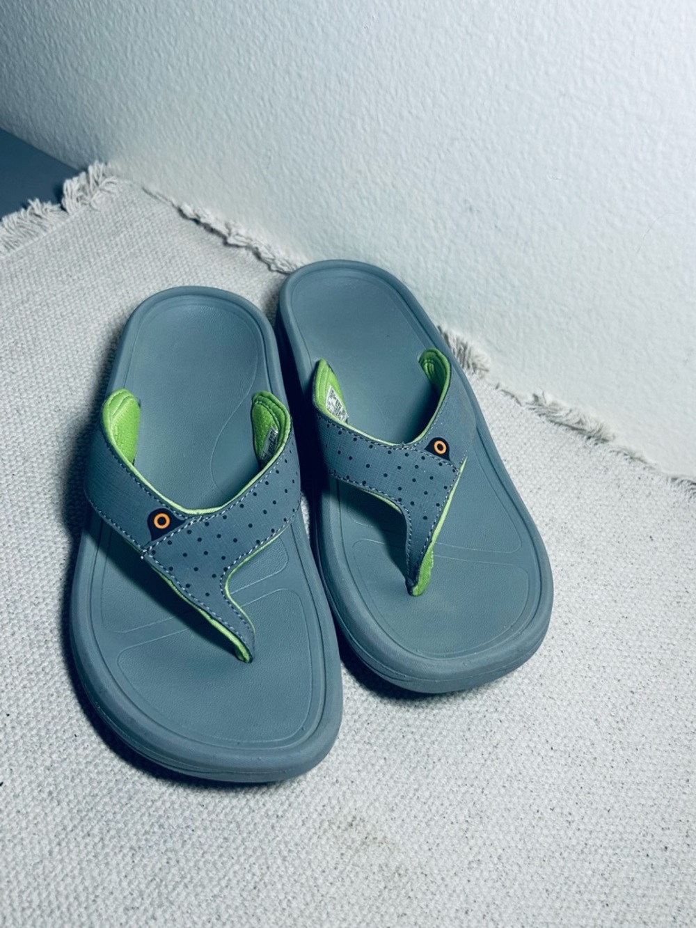 BOGS Helix Flip Gray/Green Flip Flop Sandals